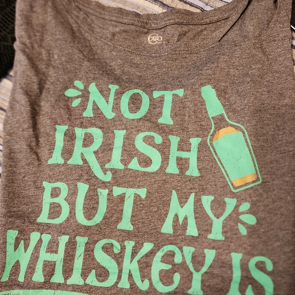 Gray Cato T Shirt with Green Print Irish! - Picture 1 of 6